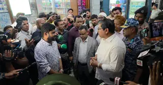 শাহবাগে এলজিআরডি প্রতিমন্ত্রীর ‘ক্লিন-আপ ড্রাইভ’ অভিযান, ১০ ব্যবসায়ীকে জরিমানা